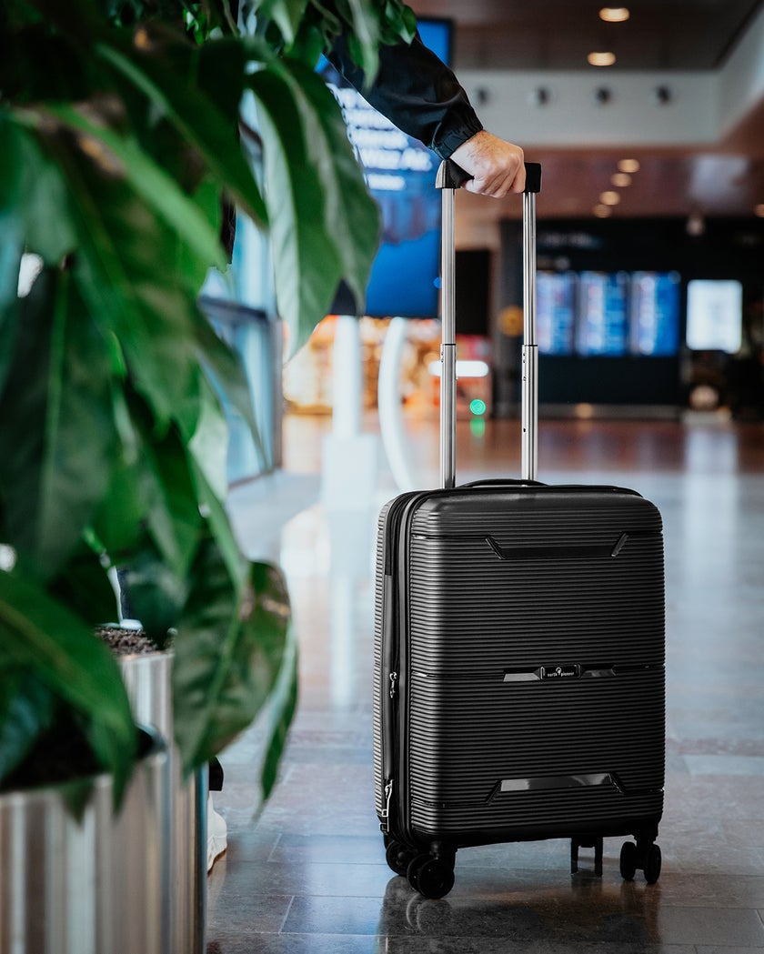 North Pioneer Svart Resväska