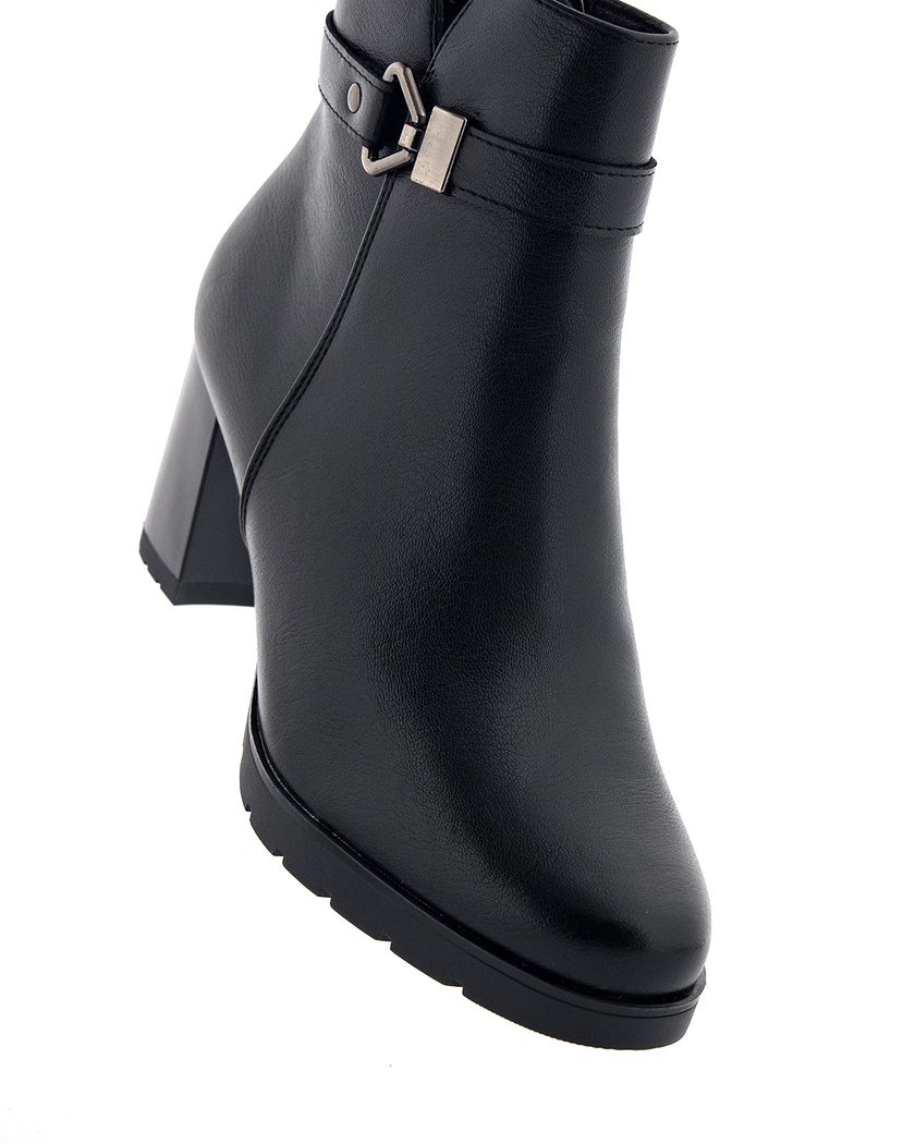 Emelie Strandberg Svart