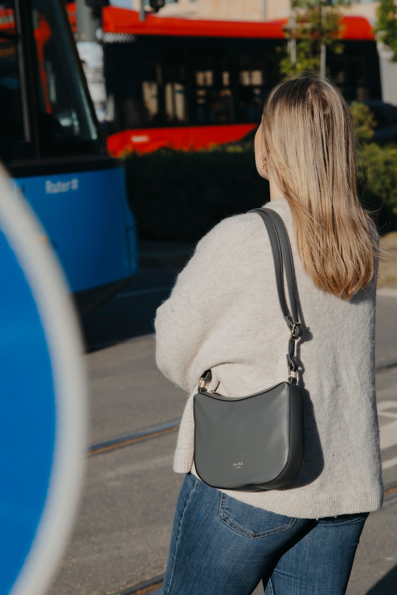 Lycke Grå Väska