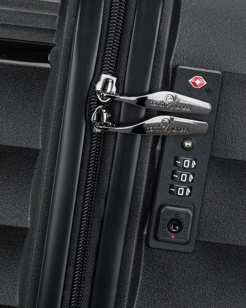 North Pioneer Svart Resväska