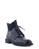 Emelie Strandberg Svart