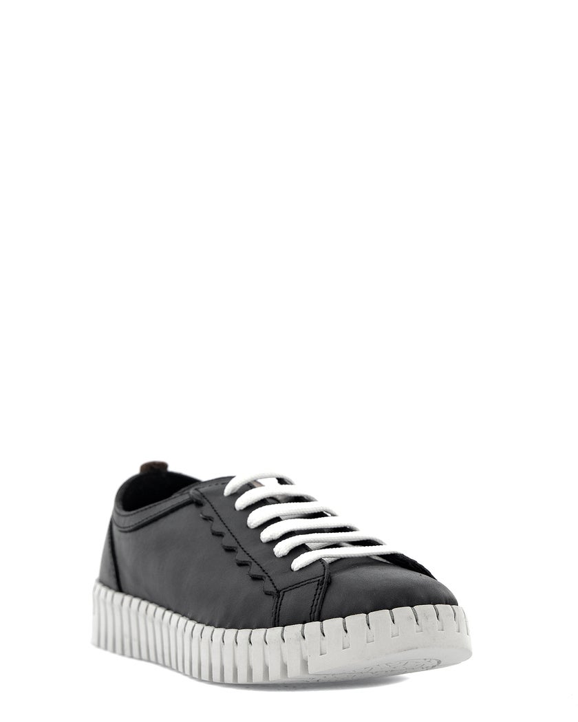 Ella of Sweden Svart Sneakers