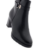 Emelie Strandberg Svart