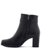 Emelie Strandberg Svart