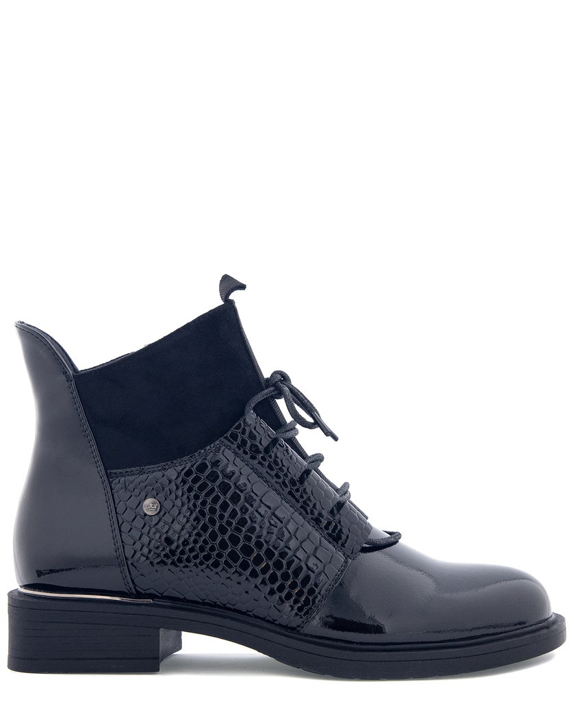 Emelie Strandberg Svart